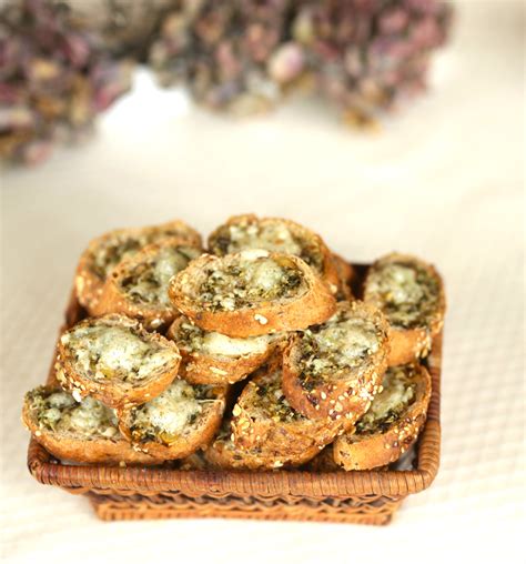 česnakinės batono riekelės