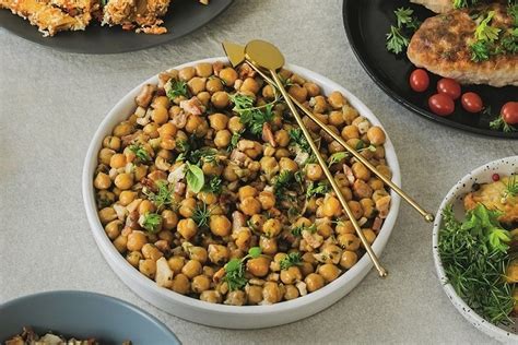 Įvairūs garnyrai keptam kalakutui