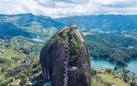 Guatapė miestelis ir El Peñón uola