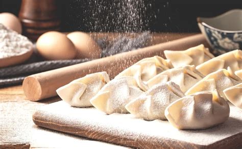 Įvairių rūšių kinų koldūnai (jiaozi ir wonton)