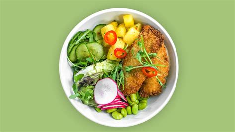 Nuotrauka su traškiais vištienos patiekalais