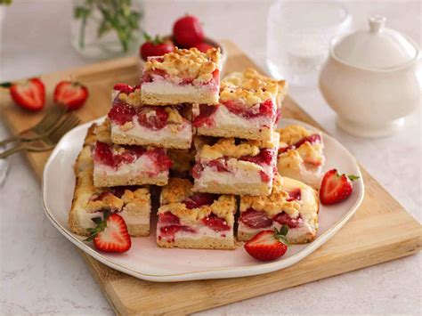 Pyrago su braškėmis ir kreminiu sūriu nuotrauka