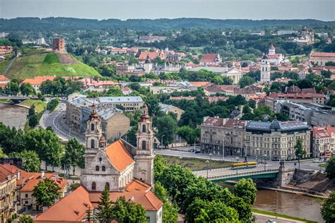 Vilniaus Vokiečių gatvės panorama su pašto pastatu