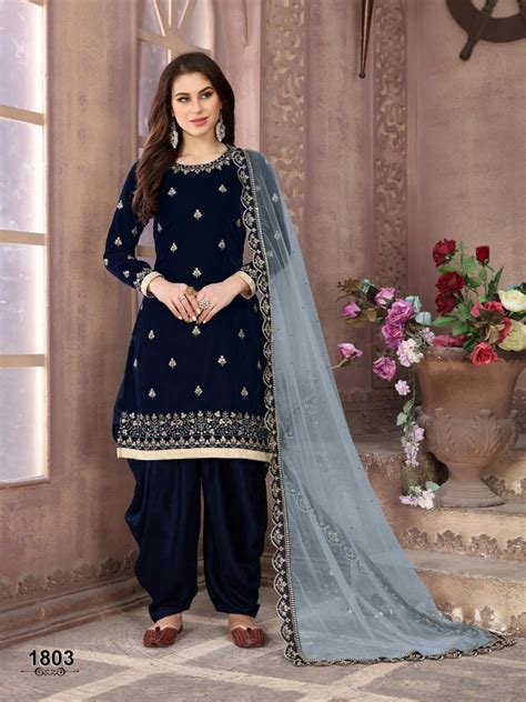 Moterys su Shalwar Kameez