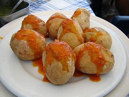 Tradiciniai Kanarų salų patiekalai: papas arrugadas su mojo padažu