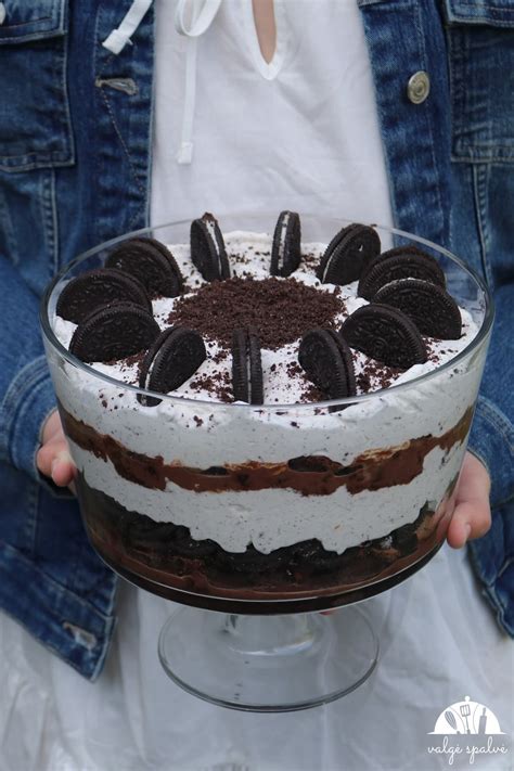 Oreo sausainiais puoštas tortas
