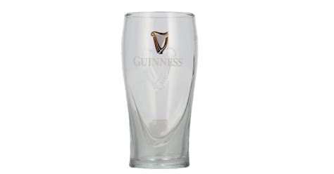 Guinness alaus taurė ir Airijos pabų interjeras