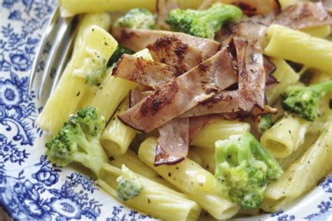 Makaronai su brokoliais ir sūriu