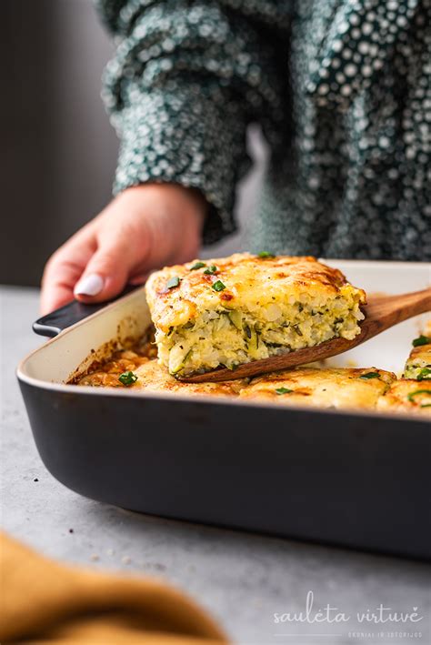 Cukinijų ir bulvių apkepas su varške ir sūriu