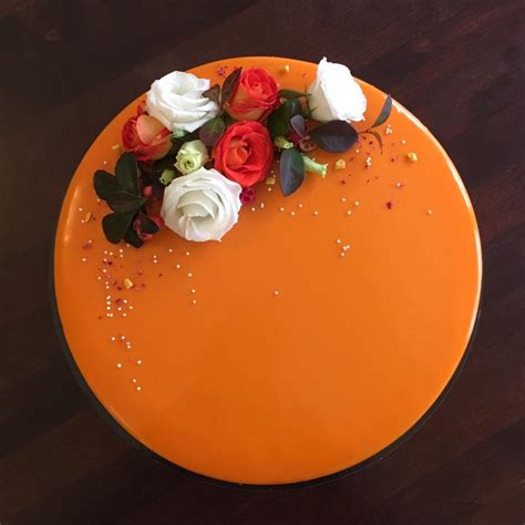 Tortas puoštas kalijomis