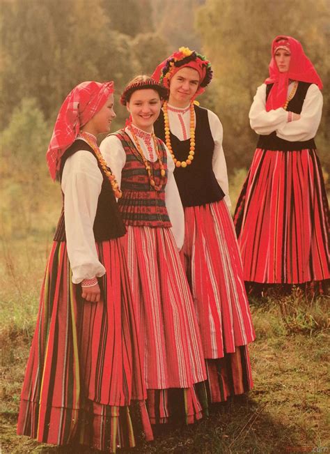 Tradiciniai korėjietiški hanboku drabužiai