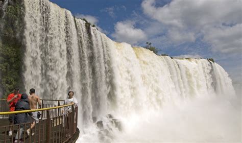 Iguazu kriokliai, Argentinos ir Brazilijos pasienis