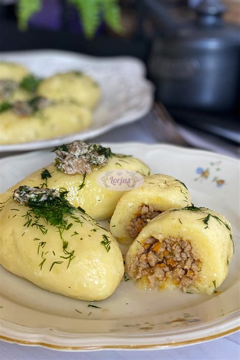 Paruošti cepelinai su padažu