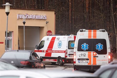 Medikų komanda, aptarianti genetinio tyrimo rezultatus