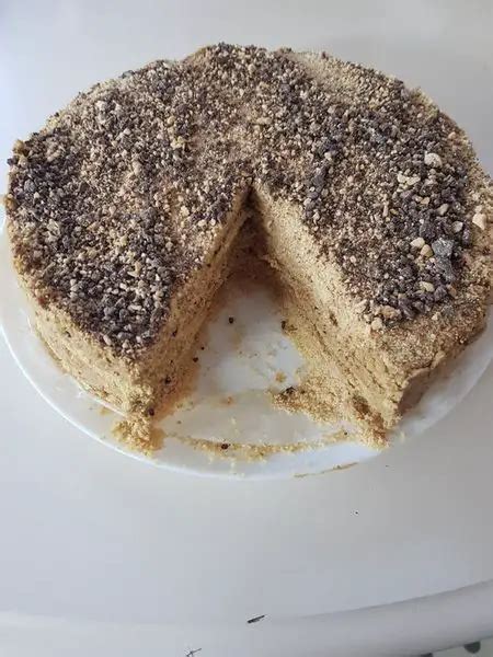 Nekeptas maskarponės tortas su riešutais ir šokoladu