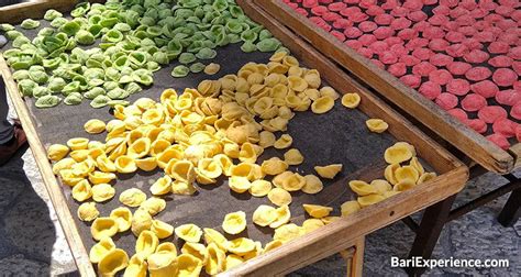 Orecchiette gaminimas Bari Vecchia gatvėje