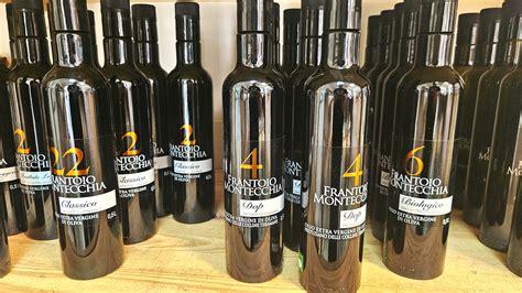 Butelis su aukščiausios kokybės alyvuogių aliejumi