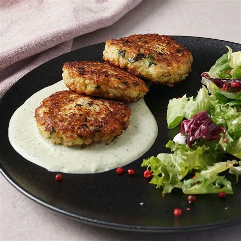 Vegetariški burnočių kotletai su padažu