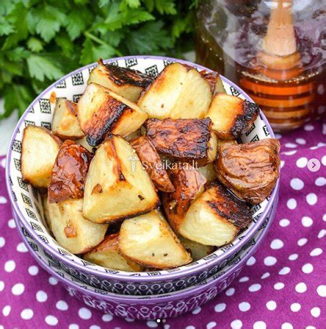 Ingredientai duonos traškučiams su medumi ir garstyčiomis