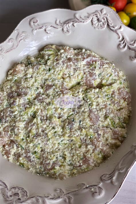 Vištienos ir cukinijos kotletų ingredientų derinys