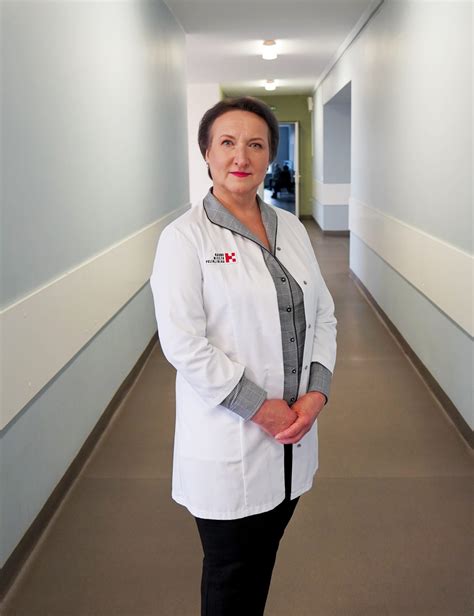 Gydytoja konsultuoja tėvus dėl kūdikio mitybos