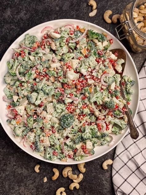 brokolių padažas su anakardžiais