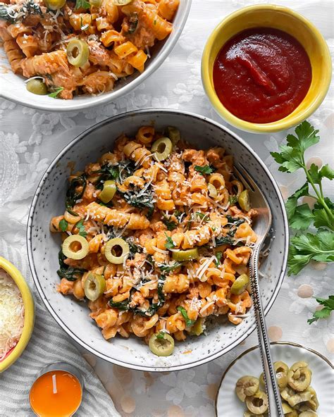 makaronai su tunu ir daržovėmis