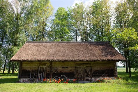 Prienų krašto muziejus ir tradicinė valstiečių troba