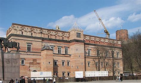 Valdovų rūmų Vyčio kartušas ant pietų portalo