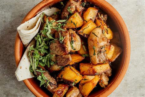 Brauniai su saldžiosiomis bulvėmis ir riešutais