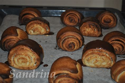 Formuojamos ir kepamos bandelės su kokoso drožlėmis