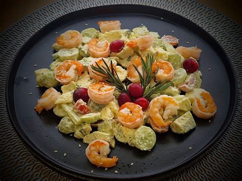 Sluoksniuotos krevečių mišrainės paruošimo etapai