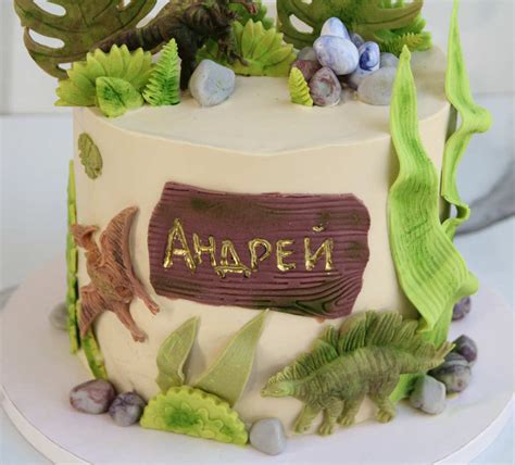 Įspūdingas dinozaurų tortas su ugnikalniu ir atogrąžų elementais