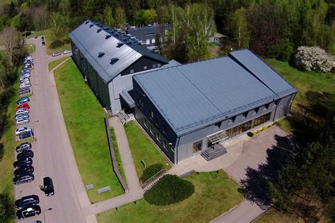 Manilos lūšnynai ir modernūs pastatai