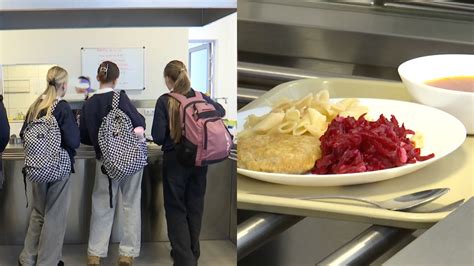 Mokinių valgančių pietus mokyklos valgykloje iliustracija