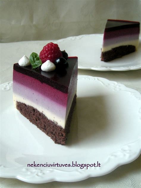 Juodųjų serbentų torto gabalėlis