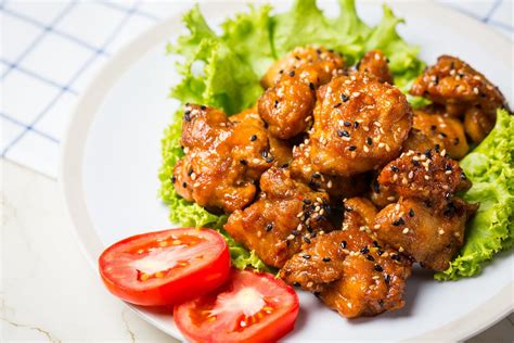 Vištienos gabalėliai su terijakio padažu keptuvėje