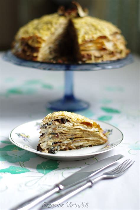 Grikių blynų tortas su grybais ir žalumynais