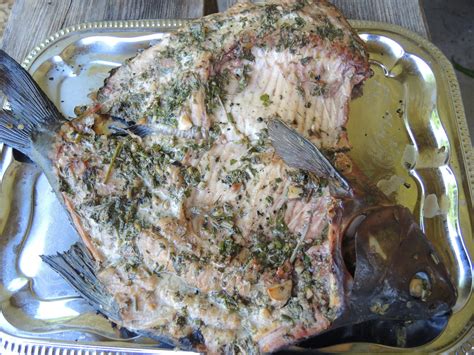 Supjaustyti karpio gabalėliai su prieskoniais