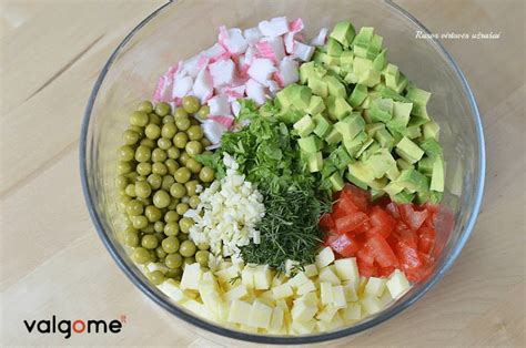 paruošti ingredientai pyragui