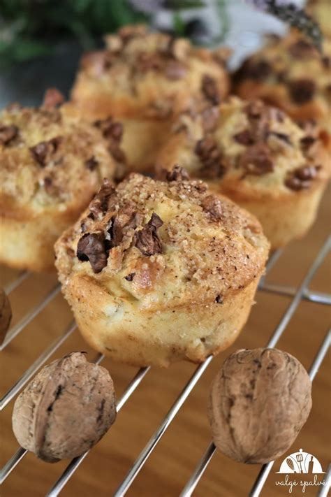 Keksiukų su kriaušėmis ir graikiniais riešutais pavyzdys