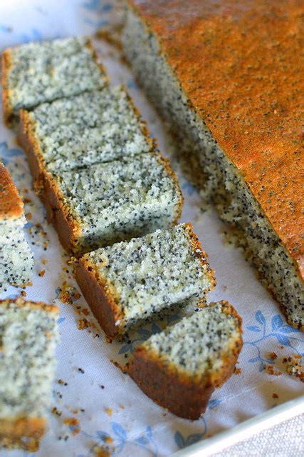 procesas ruošiant aguonų pyragą