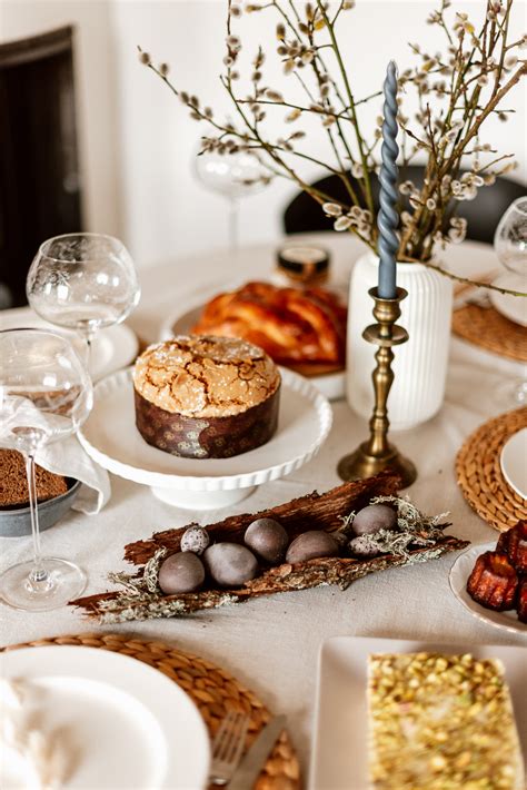 Stalas su įvairiais patiekalais iš burokėlių
