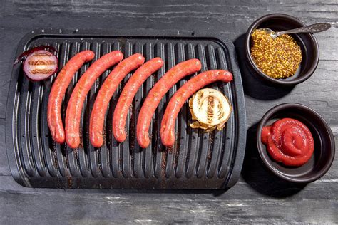 Chorizo dešros ingredientai ir paruoštos dešrelės