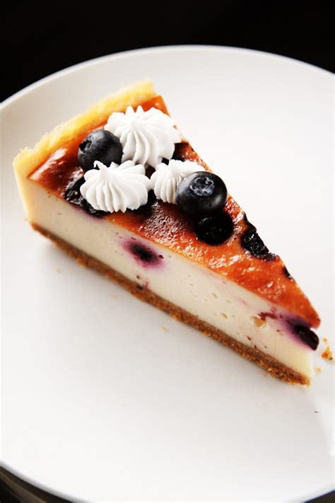 Sūrio pyragas su mėlynėmis ir šokoladu