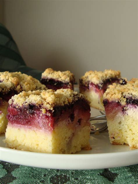 Sūrio pyragas su obuoliais ir mėlynėmis