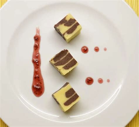 Garuose virtas sūrio pyragas su kakava