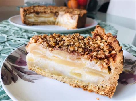 Sūrio pyragas su obuolių padažu ir pekano riešutais