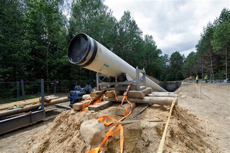 Dujotiekio tiesimo darbai arba didelė dujotiekio atkarpa