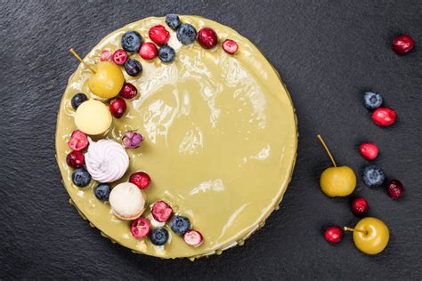 Egzotiškas tortas su mango ir pasiflorais